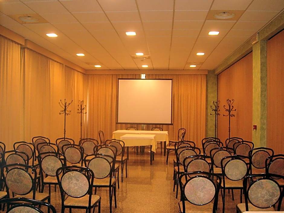 Hotel La Fonte a 300m uscita A14 Pescara Nord