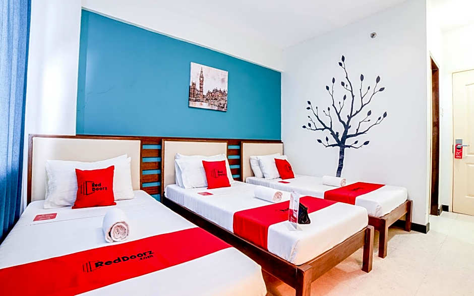 RedDoorz Plus near Rizal Junction