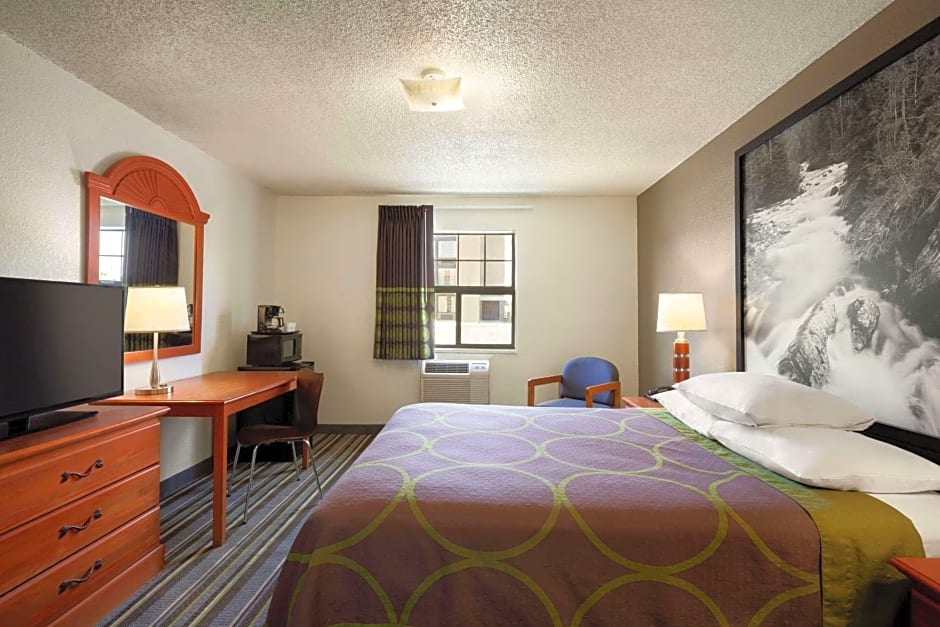 Super 8 by Wyndham Colorado Springs/Afa Area