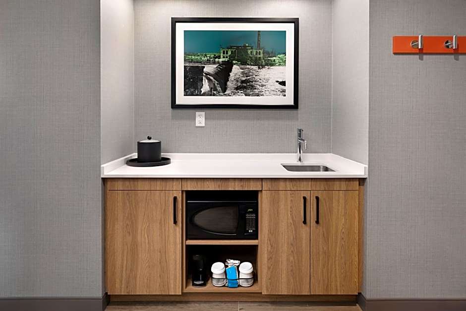 Hampton Inn By Hilton & Suites Watertown Boston