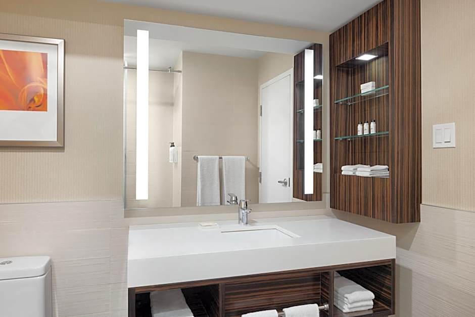 Delta Hotels by Marriott Edmonton Centre Suites