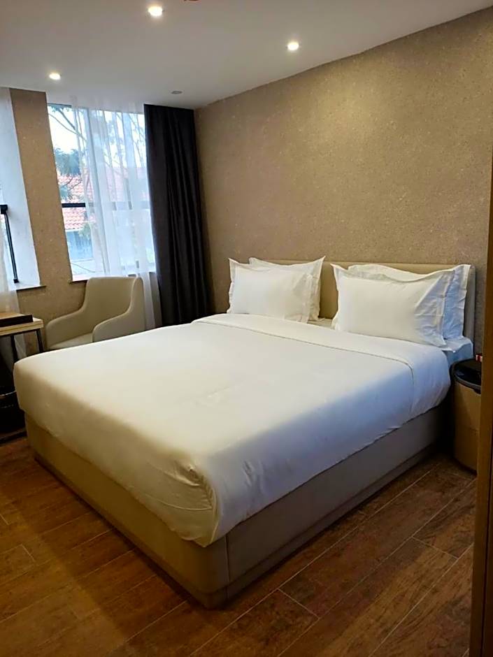 La Maison Royale South C