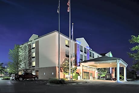 Holiday Inn Express Hotel & Suites Milwaukee-New Berlin By IHG