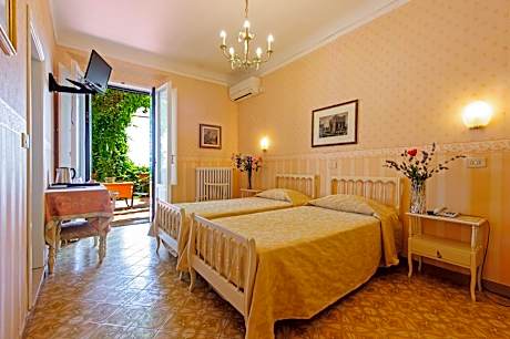 Superior Double or Twin Room with Terrace