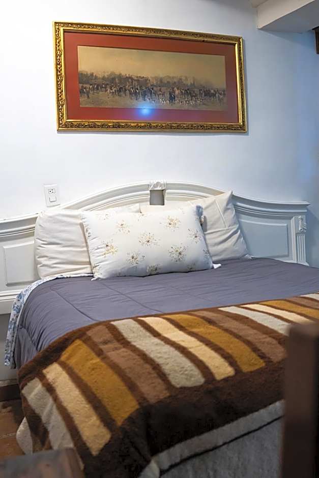 Foto 1 di 4 di 1 Queen Bed