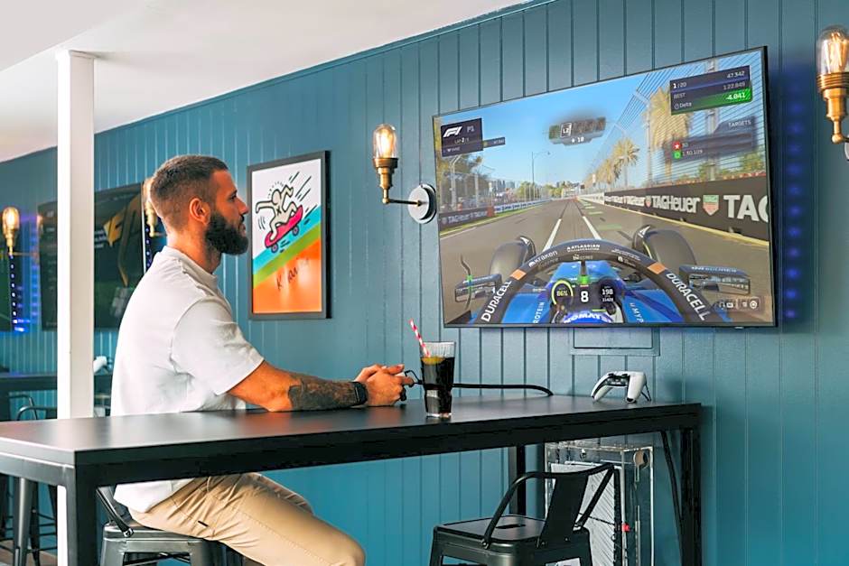 Drift Inn formerly the Waterfront Hotel