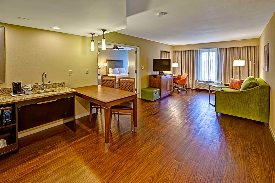 Hampton Inn and Suites Asheville Airport