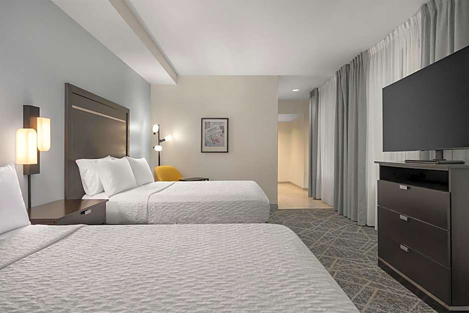 Hampton Inn & Suites Cincinnati-Downtown