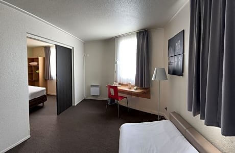 Standard Room - Queen Bed 2 Sofa Bed