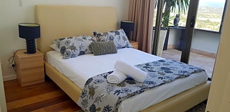 Standard Three-Bedroom Apartment with Ocean View - Split-level