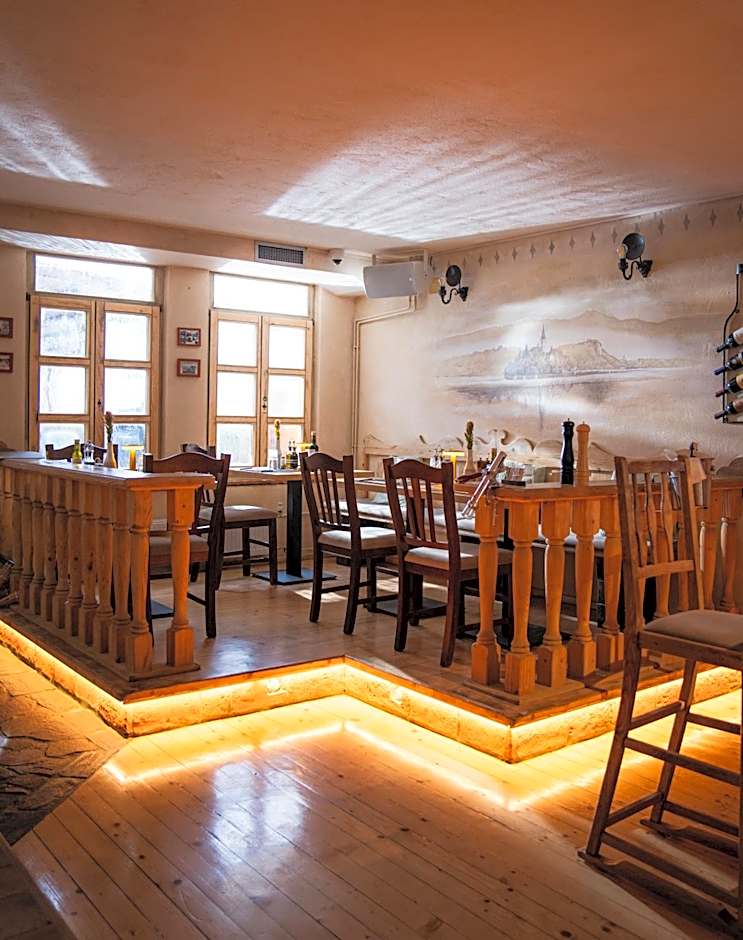 Bed & Breakfast LakeBled House