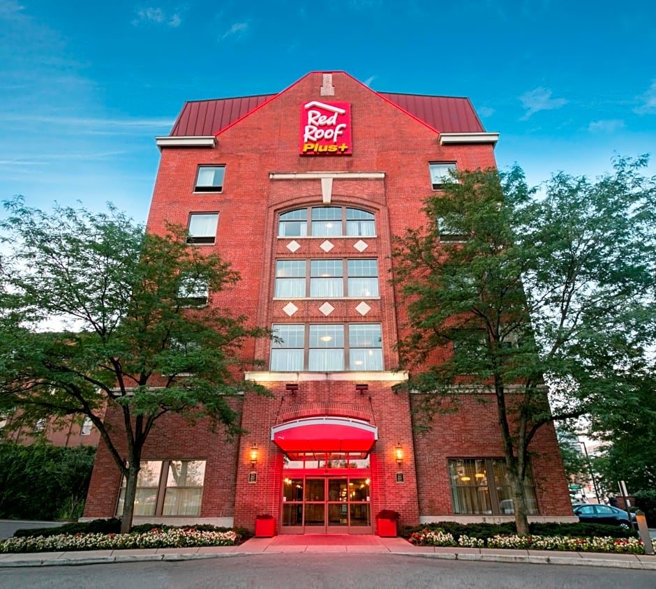 Red Roof PLUS+ Columbus Downtown- Convention Center