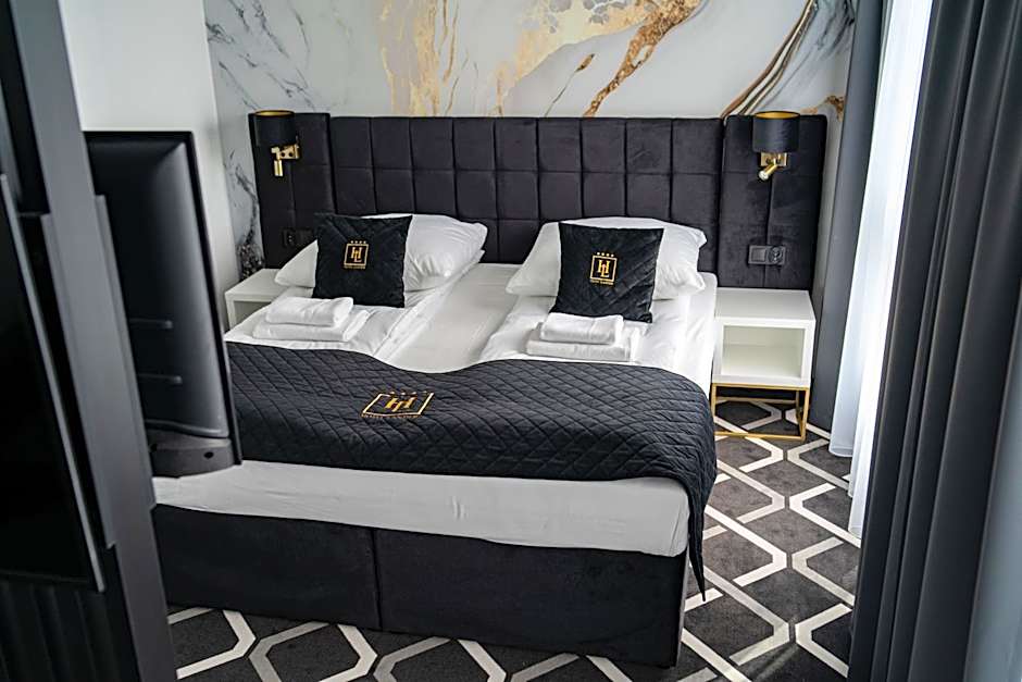 Hotel Lantier & Swimming Pool Zone