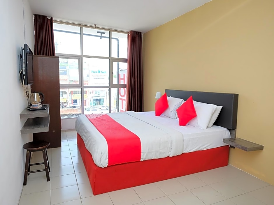 OYO 619 Grand City Hotel 2