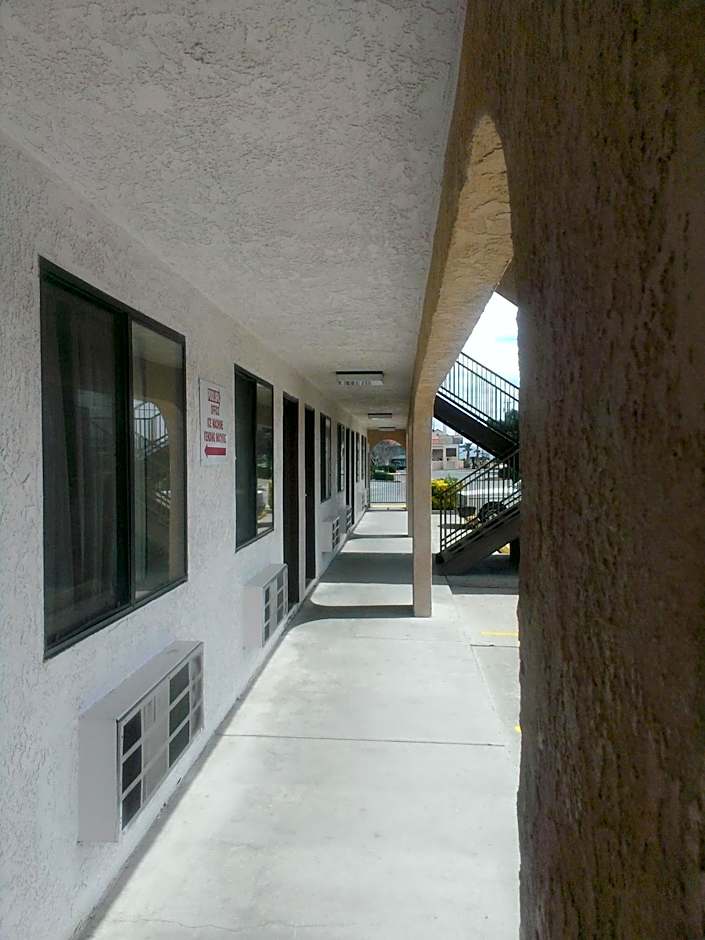 Days Inn by Wyndham Kingman East