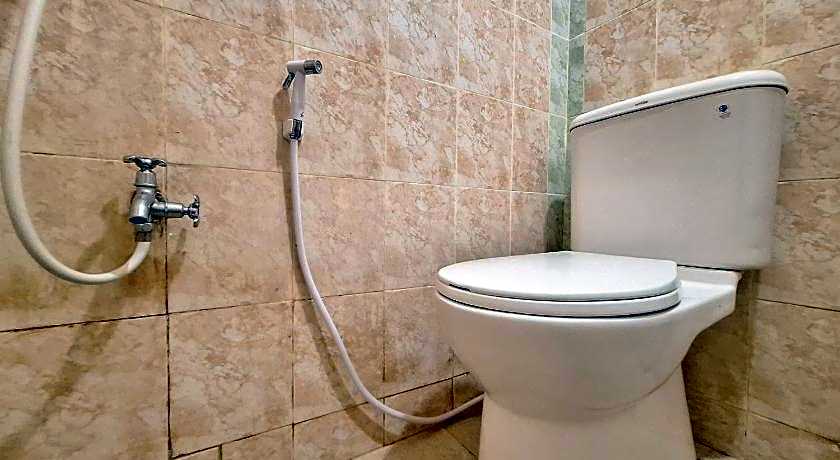 RedDoorz Syariah near Pasar Raya Padang