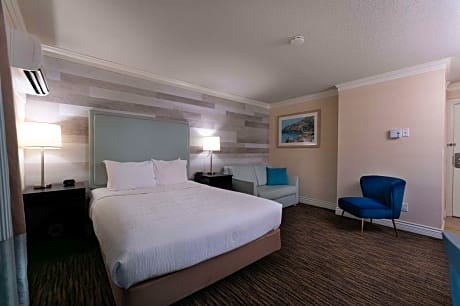 Queen Room with Mobility Accessible Tub and Balcony