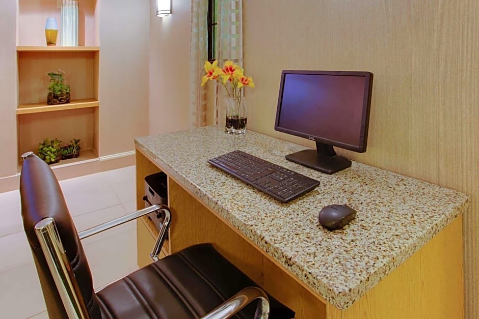 La Quinta Inn by Wyndham Pittsburgh Airport