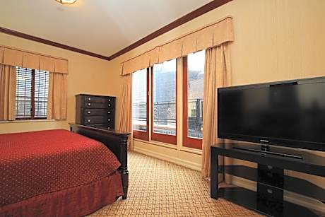 Penthouse Studio with King Bed