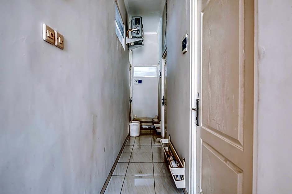 OYO Life 2760 Kost Simpang Borobudur 47
