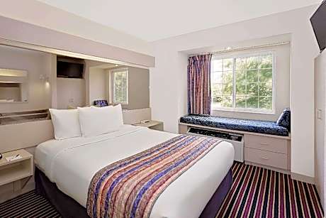1 Queen Bed, Pet-Friendly, Non-Smoking