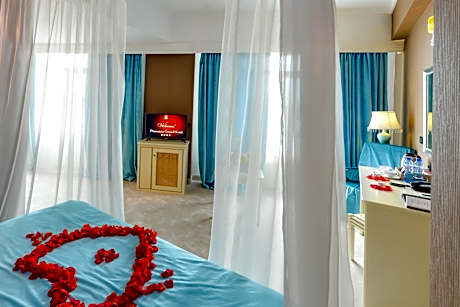 Double Superior Canopy Bed