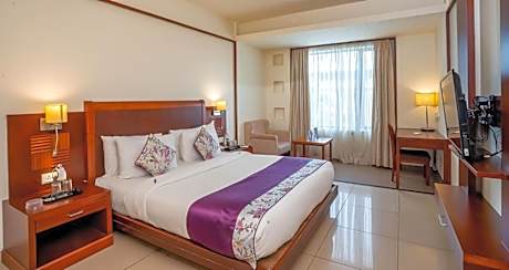 Deluxe Queen Room