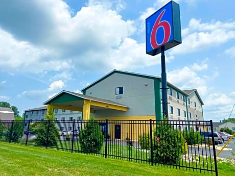 Motel 6 Lancaster