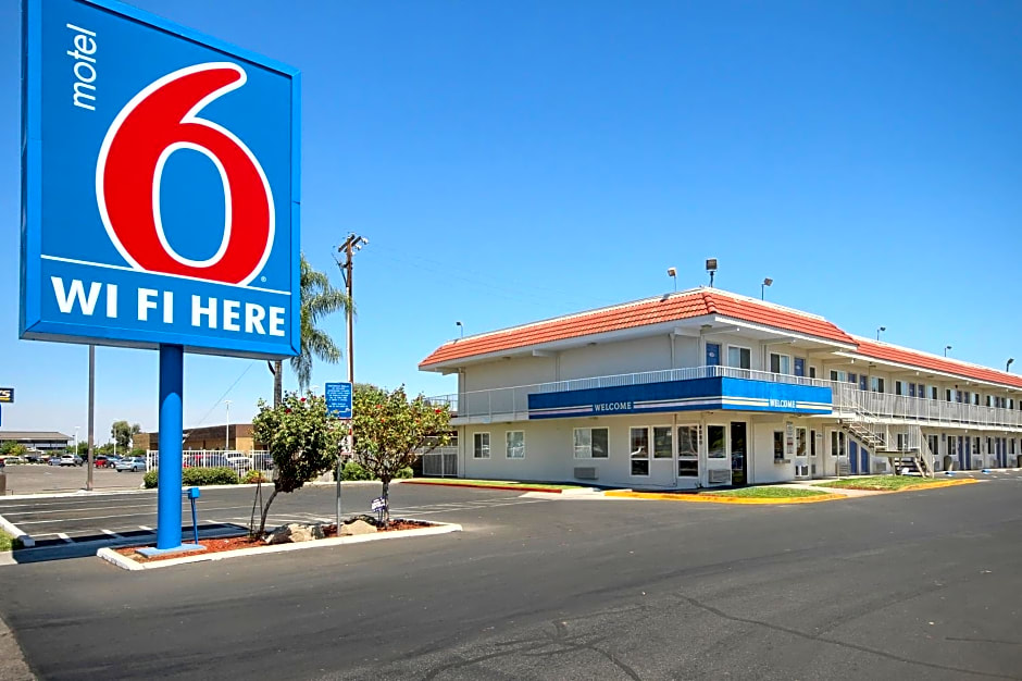 Motel 6 Fresno, CA - Blackstone South