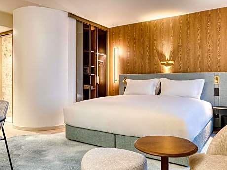 Executive Junior King Suite