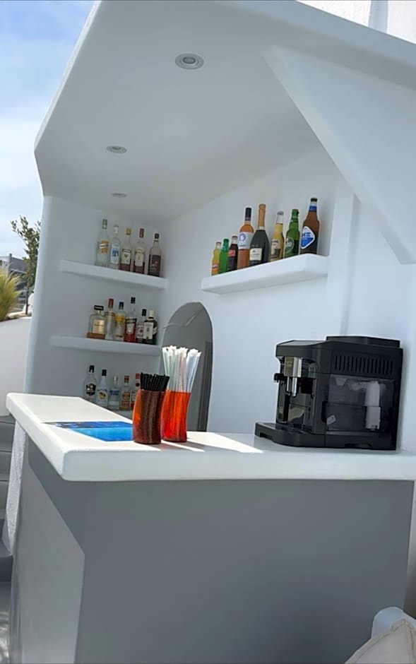 Kima Oia Suites