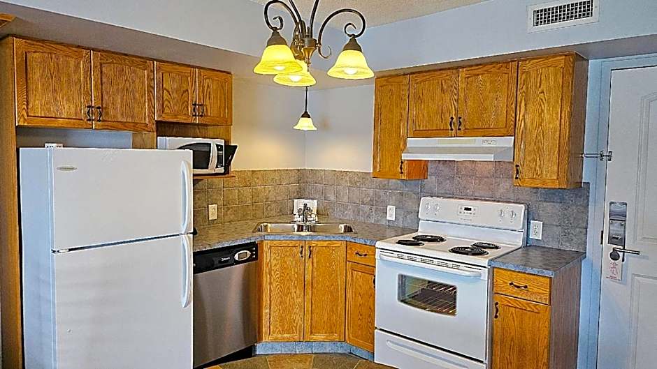 Misty Mountain Inn & Suites