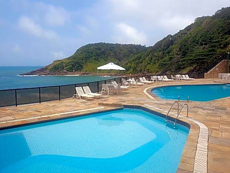 APARTAMENTO EM CONDOMÍNIO- acolhedor-FRENTE MAR-ENSEADA-TORTUGA