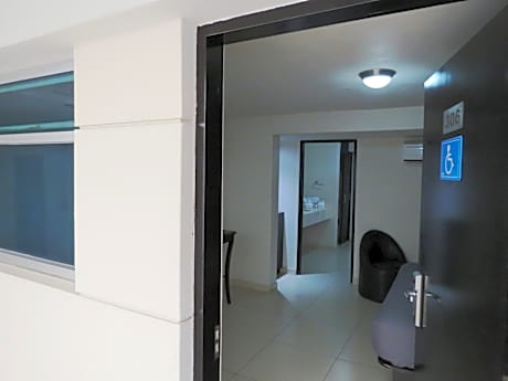 King Room with Roll-In Shower - Disability Access