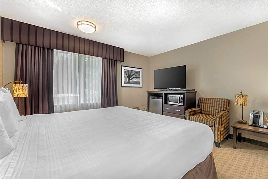 Best Western Plus Country Meadows Inn