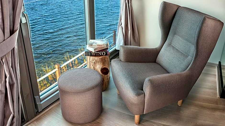 PRZYSTAŃ WYGONIN knéżka i wino