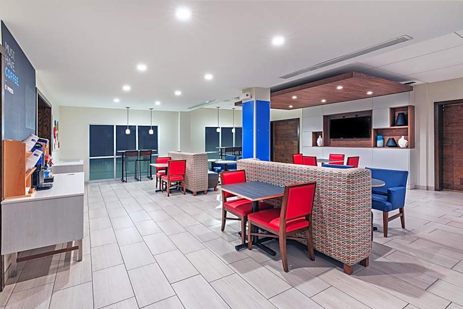 Holiday Inn Express And Suites Junction By IHG