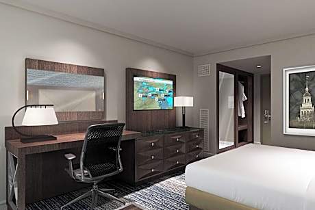 Room, 1 King Bed (Hearing Accessible) (1 King Bed)
