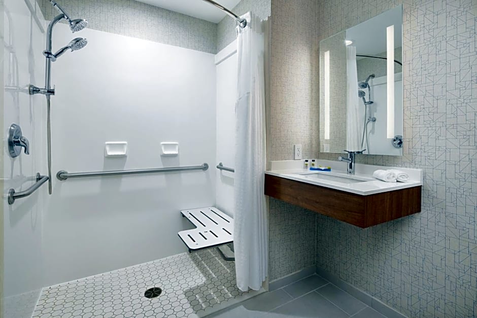 Holiday Inn Express Hotel & Suites Salem, an IHG Hotel