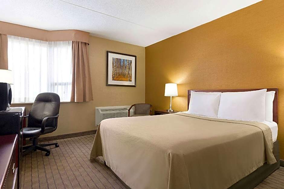 Travelodge by Wyndham Toronto East