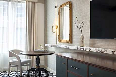 Deluxe King Room - Disability Access