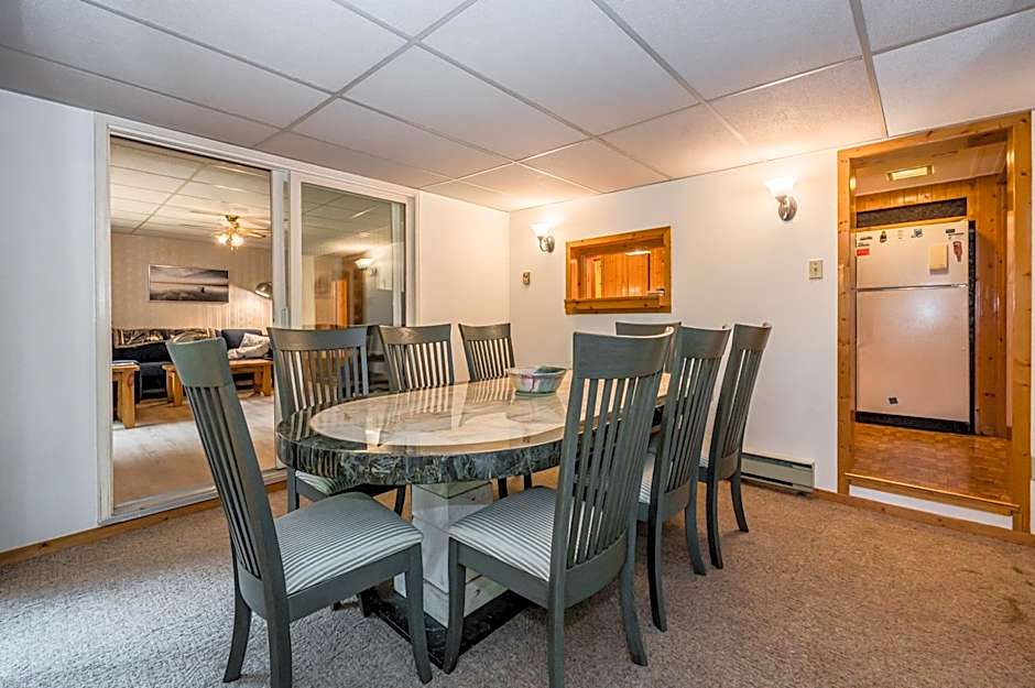 Cozy Pet Friendly Getaway W Fireplace