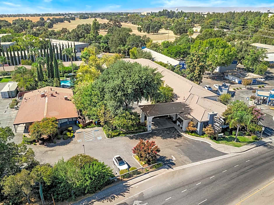 University Park Inn & Suites, an Ascend Collection Hotel