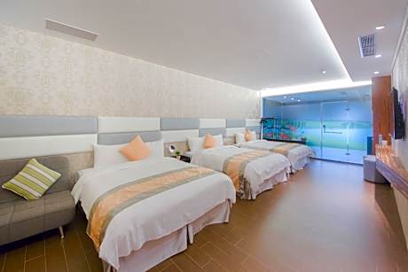 Family Suite (6 Adults)