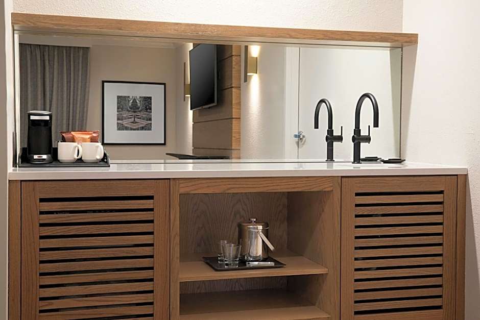 Sheraton Westport Chalet Hotel St. Louis