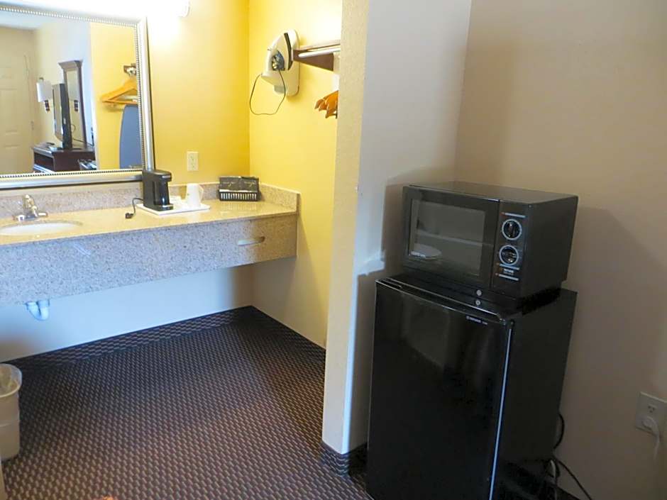 Days Inn by Wyndham Canton