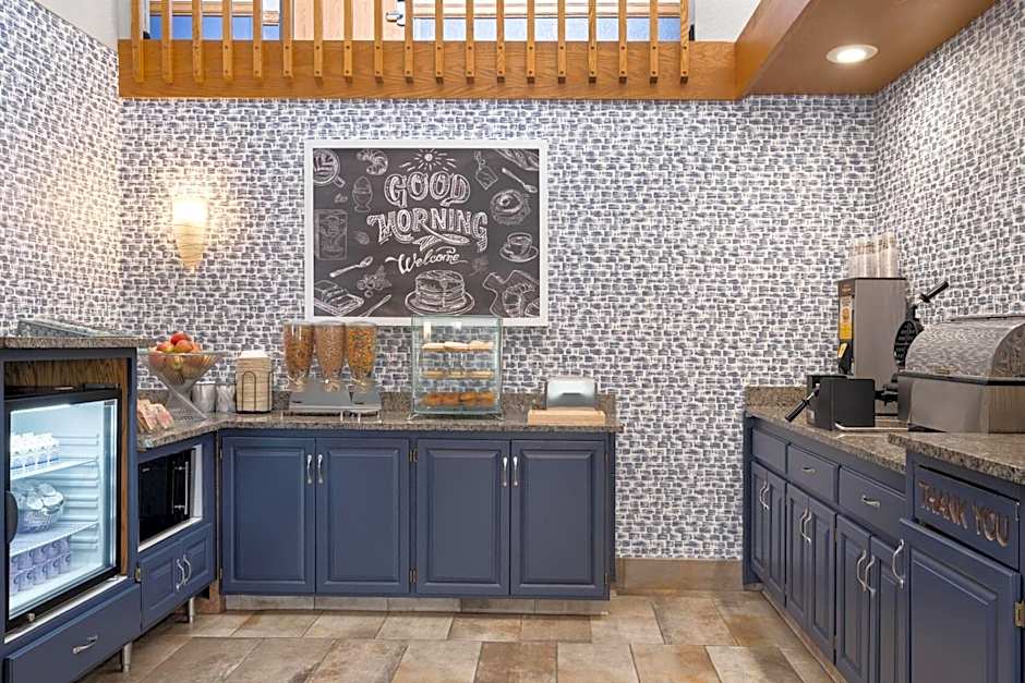 AmericInn by Wyndham Alexandria