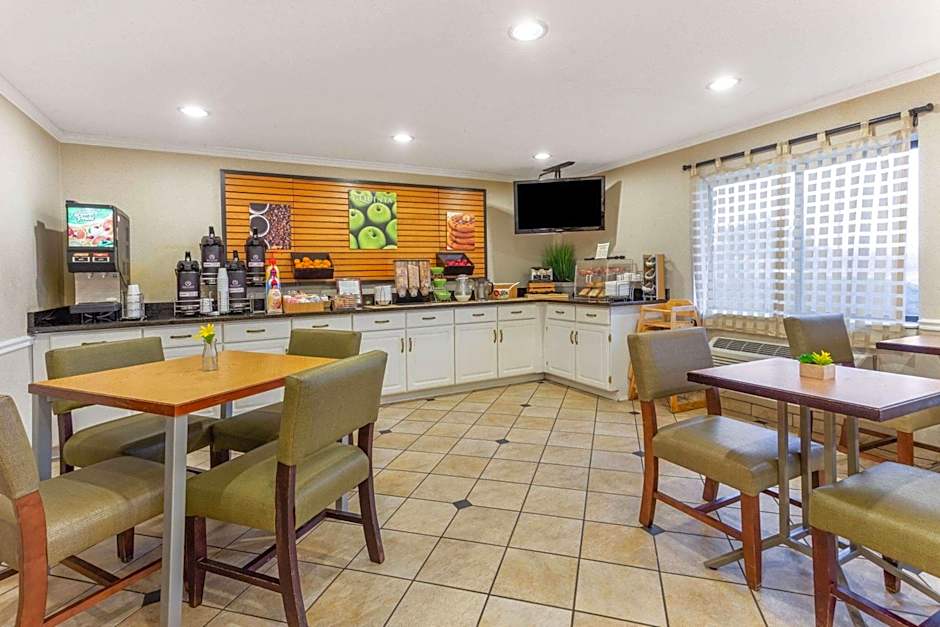 La Quinta Inn & Suites by Wyndham Chicago Gurnee