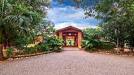 Acorn Hideaway Resort & Spa