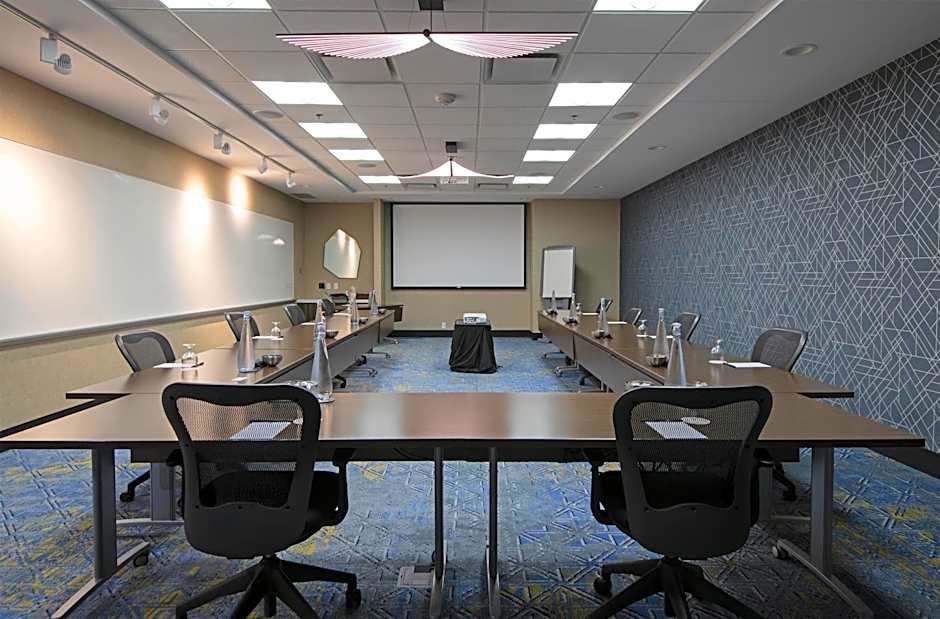 DoubleTree by Hilton West Edmonton